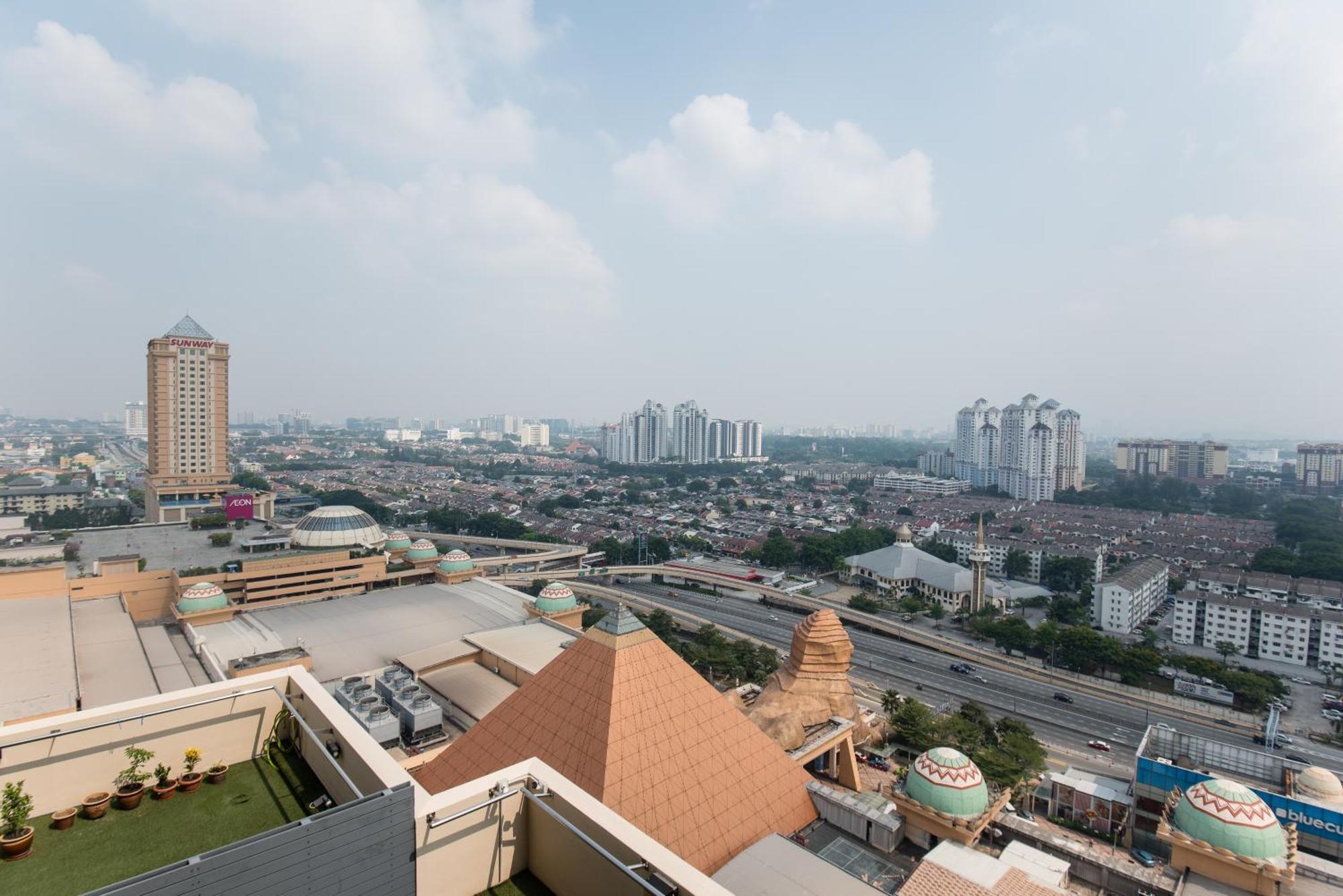 Resort Suites At Bandar Sunway Субанґ-Джая Екстер'єр фото